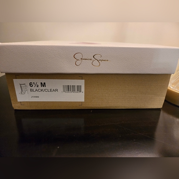 Jessica Simpson ~ Jyanni Sandal - Picture 2 of 7